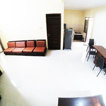 Minggiran Street Homestay Jogja ジョグジャカルタ エクステリア 写真
